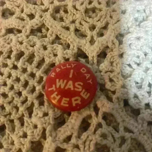 Vintage political pin lots - Picture 3 of 5